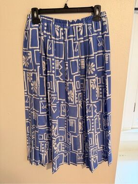 Leslie Fay Pleated Skirt - sz 12. Elastic-Waist. Granny/cottage core style